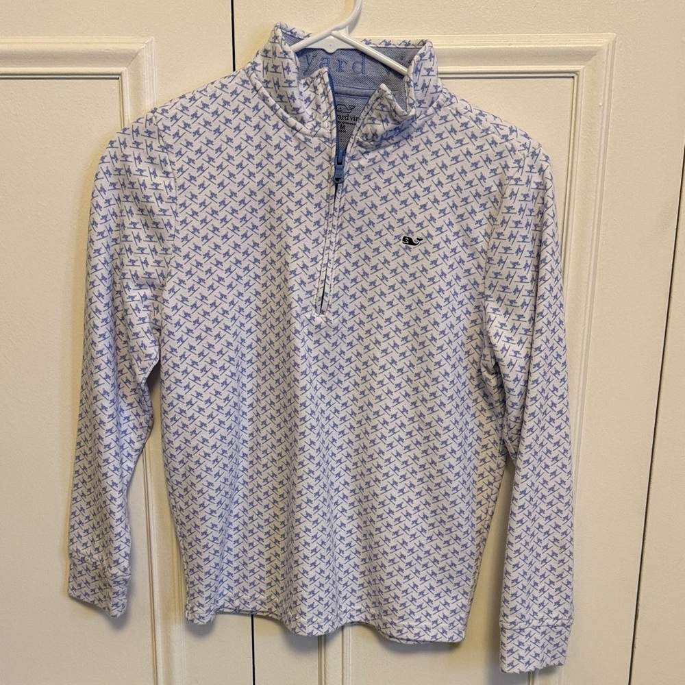 Vineyard Vines quarter zip with skiers. Blue and white.